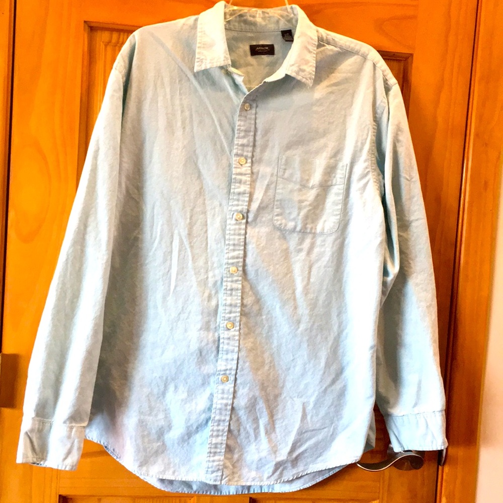 Men’s light blue dress shirt